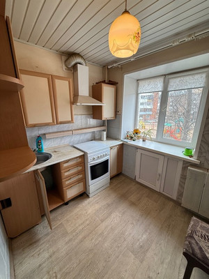 Продам трехкомнатную (3-комн.) квартиру, Юбилейная ул, 2, Воткинск г