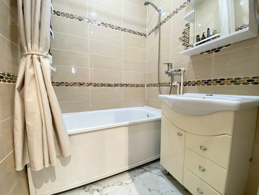 Продам трехкомнатную (3-комн.) квартиру, Альберта Камалеева пр-кт, 16, Казань г