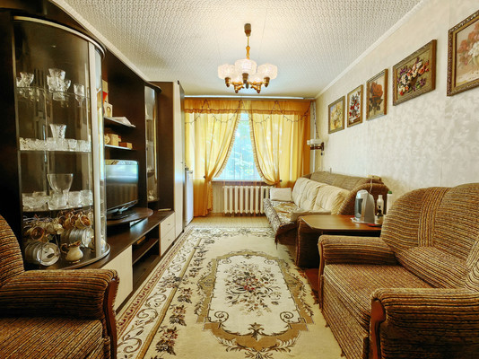 Продам трехкомнатную (3-комн.) квартиру, Циолковского ул, 3, Кременки г