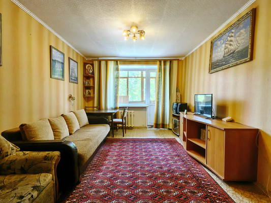 Продам трехкомнатную (3-комн.) квартиру, Циолковского ул, 3, Кременки г