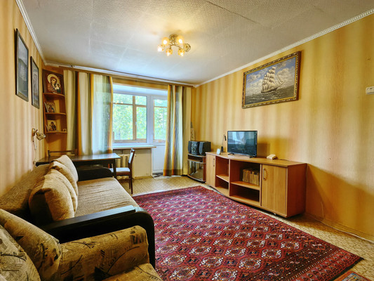 Продам трехкомнатную (3-комн.) квартиру, Циолковского ул, 3, Кременки г