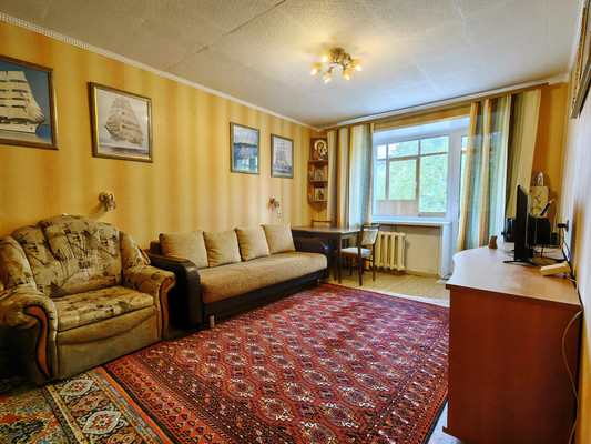 Продам трехкомнатную (3-комн.) квартиру, Циолковского ул, 3, Кременки г