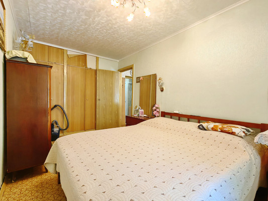 Продам трехкомнатную (3-комн.) квартиру, Циолковского ул, 3, Кременки г