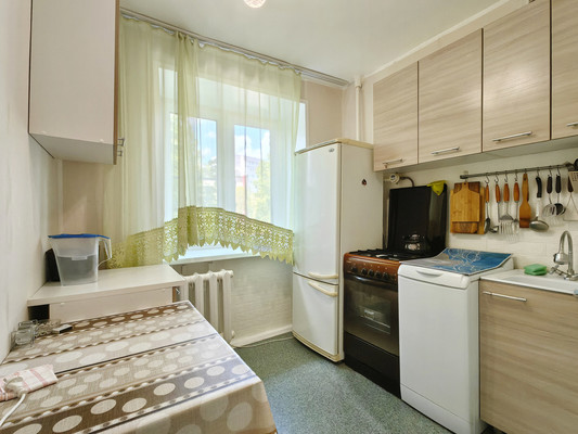 Продам трехкомнатную (3-комн.) квартиру, Циолковского ул, 3, Кременки г