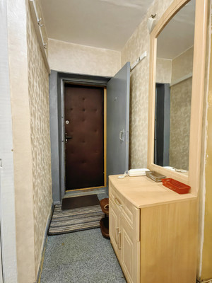 Продам трехкомнатную (3-комн.) квартиру, Циолковского ул, 3, Кременки г