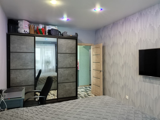 Продам трехкомнатную (3-комн.) квартиру, Молодежная ул, 28А, Речицы с