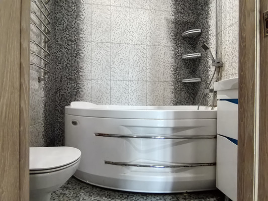 Продам трехкомнатную (3-комн.) квартиру, Молодежная ул, 28А, Речицы с