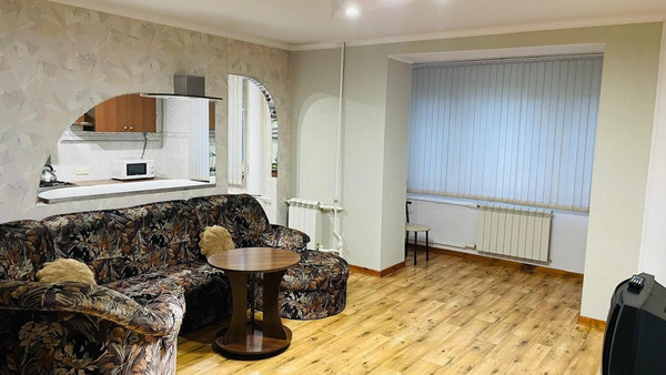 Продам трехкомнатную (3-комн.) квартиру, им. Матэ Залки ул, 7ж, Симферополь г