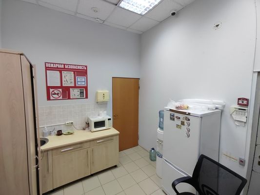 Продам торговое помещение 170 м2, Гусятников пер, 13/3, Москва г