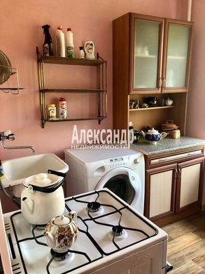 Продам трехкомнатную (3-комн.) квартиру, Турку ул, 7, Санкт-Петербург г