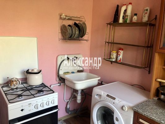 Продам трехкомнатную (3-комн.) квартиру, Турку ул, 7, Санкт-Петербург г