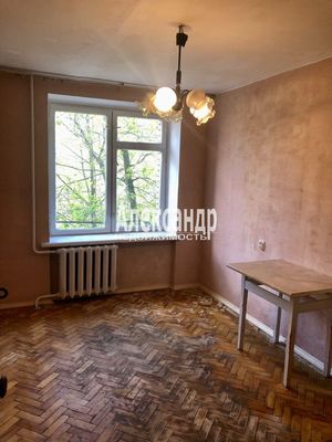 Продам трехкомнатную (3-комн.) квартиру, Турку ул, 7, Санкт-Петербург г
