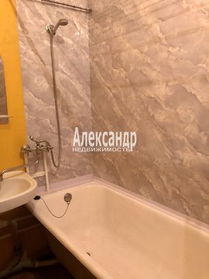Продам трехкомнатную (3-комн.) квартиру, Турку ул, 7, Санкт-Петербург г