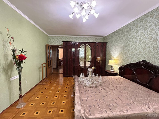 Продам многокомнатную квартиру, Генерала Захарова ул, 9, Симферополь г