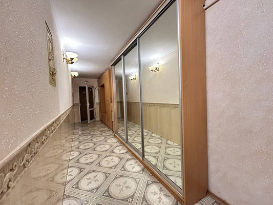 Продам многокомнатную квартиру, Генерала Захарова ул, 9, Симферополь г