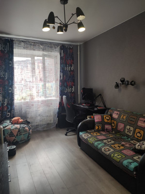Продам трехкомнатную (3-комн.) квартиру, Крымская (Мирный мкр.) ул, 12к11, Мирный п