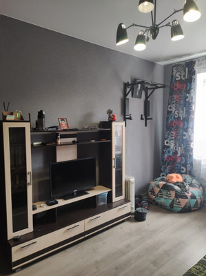 Продам трехкомнатную (3-комн.) квартиру, Крымская (Мирный мкр.) ул, 12к11, Мирный п