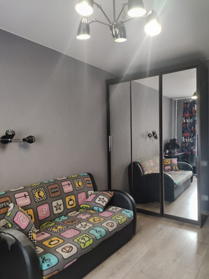 Продам трехкомнатную (3-комн.) квартиру, Крымская (Мирный мкр.) ул, 12к11, Мирный п