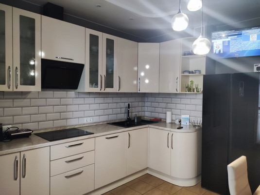 Продам трехкомнатную (3-комн.) квартиру, Крымская (Мирный мкр.) ул, 12к11, Мирный п