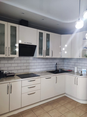 Продам трехкомнатную (3-комн.) квартиру, Крымская (Мирный мкр.) ул, 12к11, Мирный п