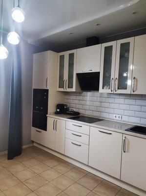 Продам трехкомнатную (3-комн.) квартиру, Крымская (Мирный мкр.) ул, 12к11, Мирный п