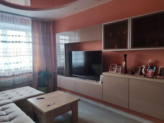 Продам трехкомнатную (3-комн.) квартиру, Крымская (Мирный мкр.) ул, 12к11, Мирный п