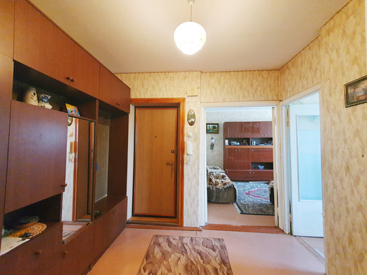 Продам трехкомнатную (3-комн.) квартиру, Звездная ул, 13к2, Липецк г