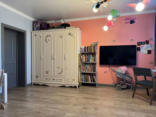 Продам трехкомнатную (3-комн.) квартиру, Глинки ул, 1, Калининград г