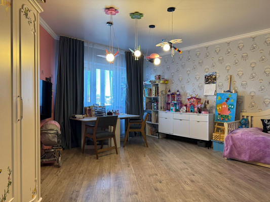 Продам трехкомнатную (3-комн.) квартиру, Глинки ул, 1, Калининград г