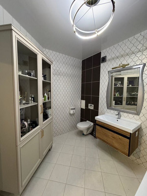 Продам трехкомнатную (3-комн.) квартиру, Глинки ул, 1, Калининград г