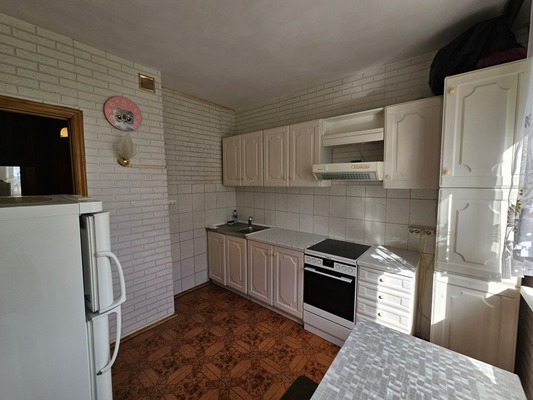 Продам двухкомнатную (2-комн.) квартиру, 19, Труд и отдых тер. СНТ