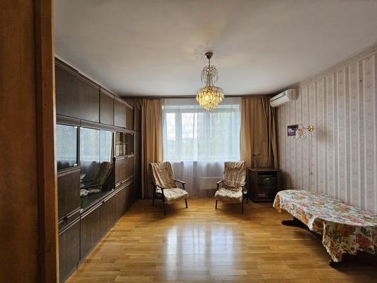 Продам двухкомнатную (2-комн.) квартиру, 19, Труд и отдых тер. СНТ