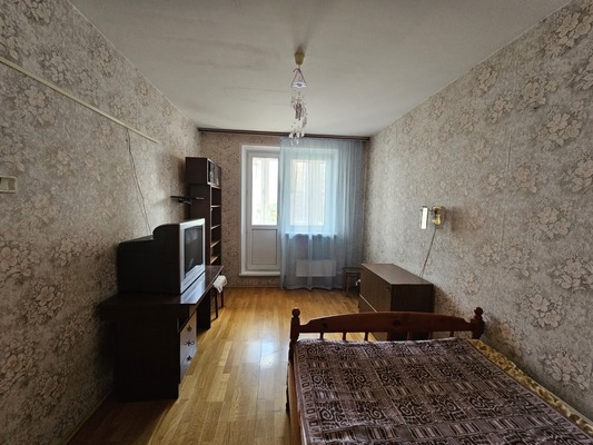 Продам двухкомнатную (2-комн.) квартиру, 19, Труд и отдых тер. СНТ