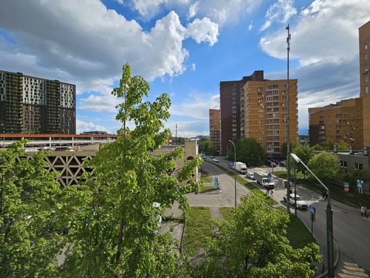 Продам двухкомнатную (2-комн.) квартиру, 19, Труд и отдых тер. СНТ