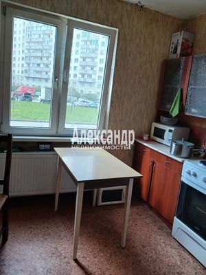 Продам комнату в 4-комн. квартире, Маршала Захарова ул, 16к2, Санкт-Петербург г