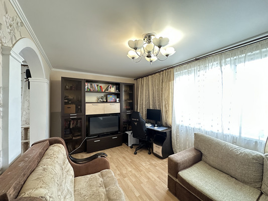 Продам трехкомнатную (3-комн.) квартиру, Гусарская ул, 4к10, Пушкин г