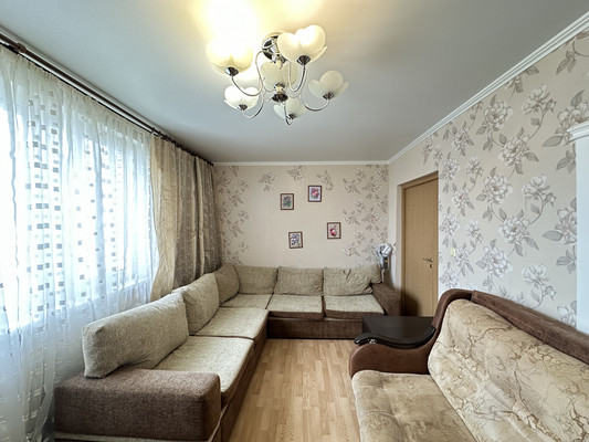 Продам трехкомнатную (3-комн.) квартиру, Гусарская ул, 4к10, Пушкин г