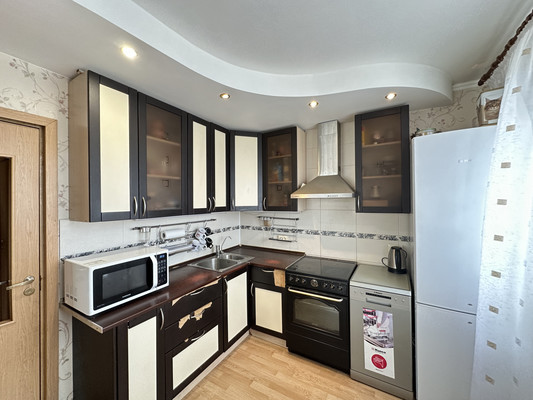 Продам трехкомнатную (3-комн.) квартиру, Гусарская ул, 4к10, Пушкин г