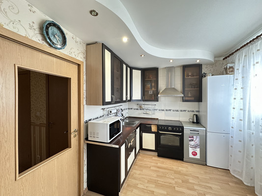 Продам трехкомнатную (3-комн.) квартиру, Гусарская ул, 4к10, Пушкин г