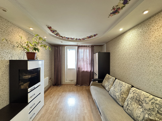Продам трехкомнатную (3-комн.) квартиру, Гусарская ул, 4к10, Пушкин г