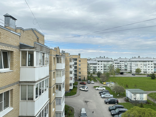 Продам трехкомнатную (3-комн.) квартиру, Гусарская ул, 4к10, Пушкин г