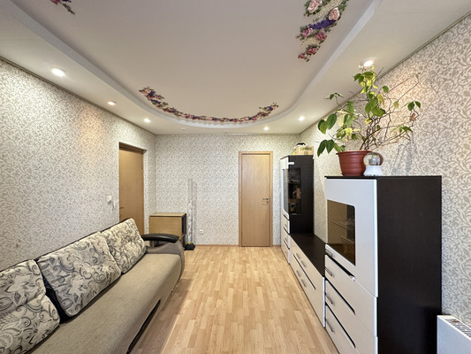 Продам трехкомнатную (3-комн.) квартиру, Гусарская ул, 4к10, Пушкин г