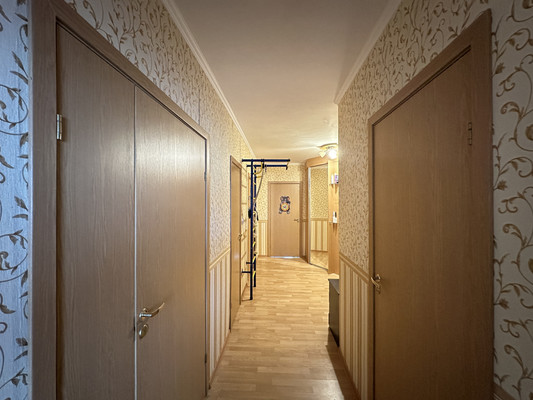 Продам трехкомнатную (3-комн.) квартиру, Гусарская ул, 4к10, Пушкин г