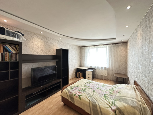 Продам трехкомнатную (3-комн.) квартиру, Гусарская ул, 4к10, Пушкин г
