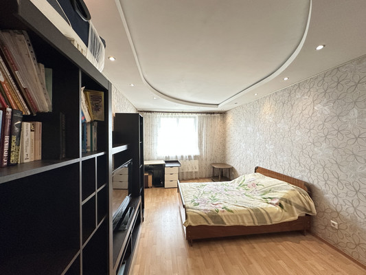 Продам трехкомнатную (3-комн.) квартиру, Гусарская ул, 4к10, Пушкин г
