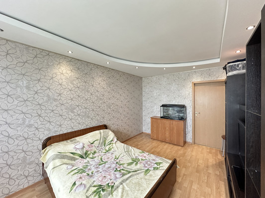 Продам трехкомнатную (3-комн.) квартиру, Гусарская ул, 4к10, Пушкин г