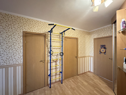 Продам трехкомнатную (3-комн.) квартиру, Гусарская ул, 4к10, Пушкин г
