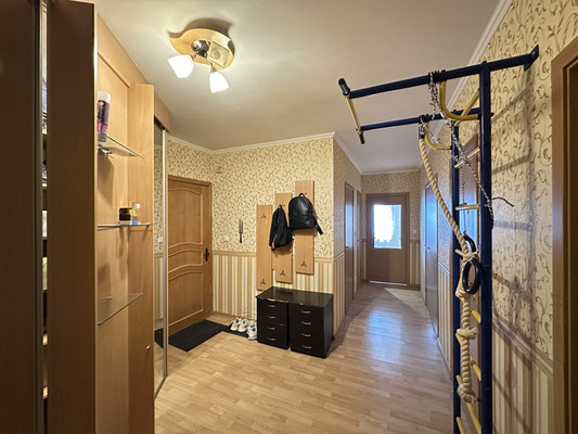 Продам трехкомнатную (3-комн.) квартиру, Гусарская ул, 4к10, Пушкин г