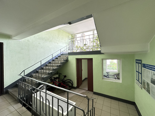 Продам трехкомнатную (3-комн.) квартиру, Гусарская ул, 4к10, Пушкин г
