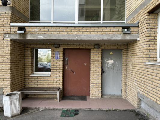 Продам трехкомнатную (3-комн.) квартиру, Гусарская ул, 4к10, Пушкин г